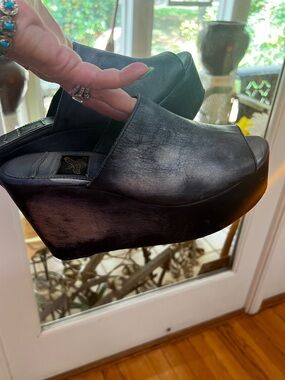 Freebird by Steven KANE platform wedge mules in distressed blue leather size 9